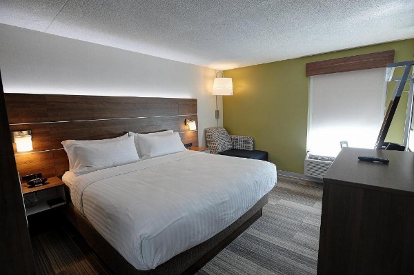 Holiday Inn Express & Suites TORONTO AIRPORT WEST image 25